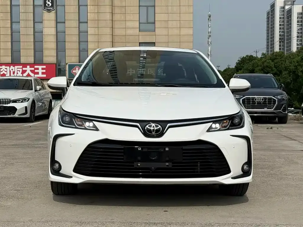 Toyota Corolla — фото 10