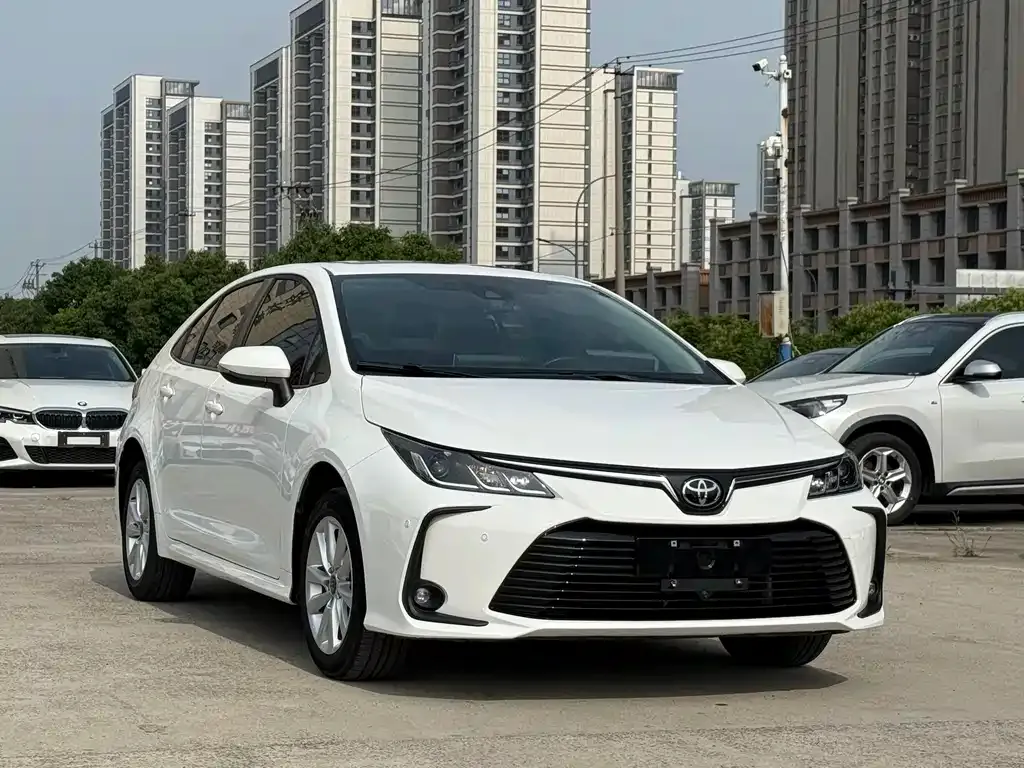 Toyota Corolla — фото 8