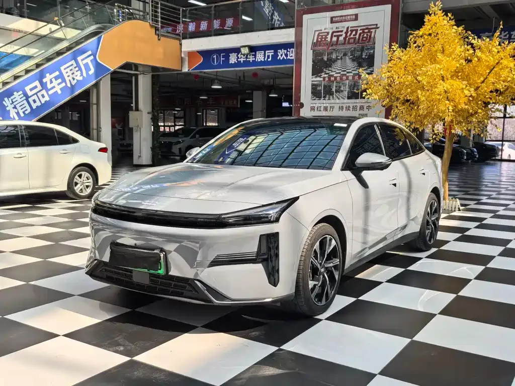 Geely Galaxy L6 — фото 1