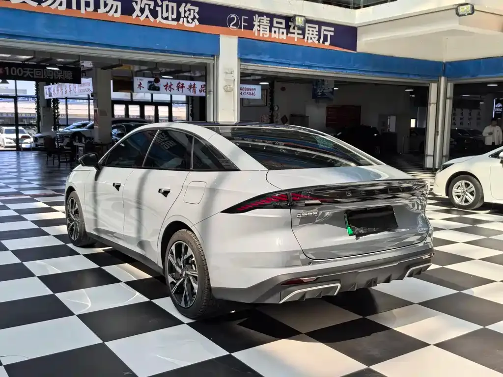 Geely Galaxy L6 — фото 3