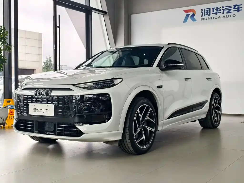 Audi Q6L e-tron — фото 1
