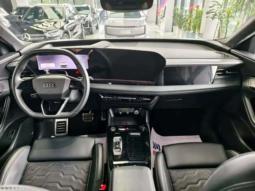 Audi Q6L e-tron — фото 3