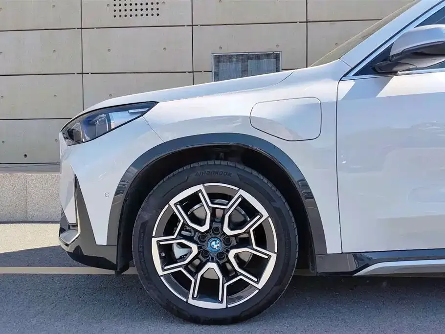 BMW iX1 2025 из CN, фото 8