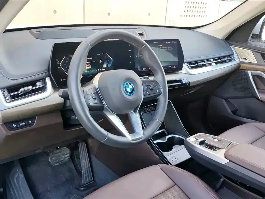 BMW iX1 2025 из CN, фото 4