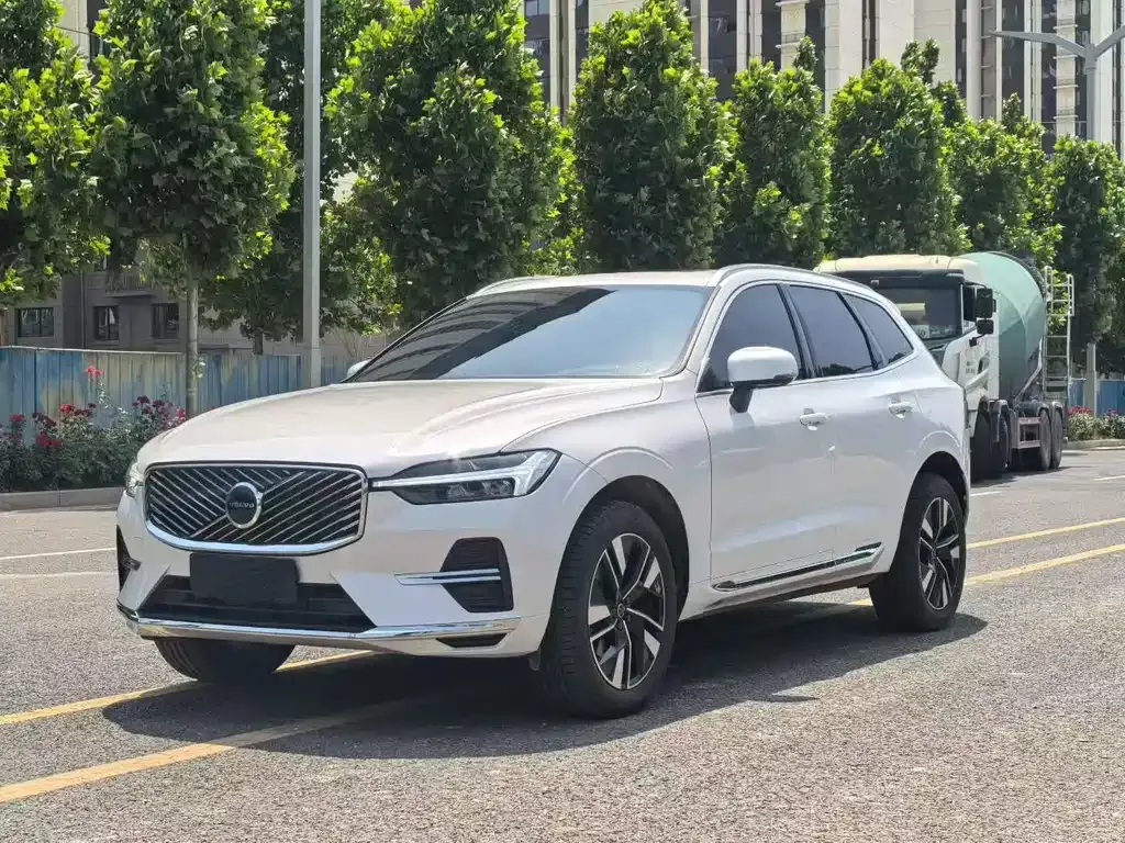 Volvo XC60 — фото 1