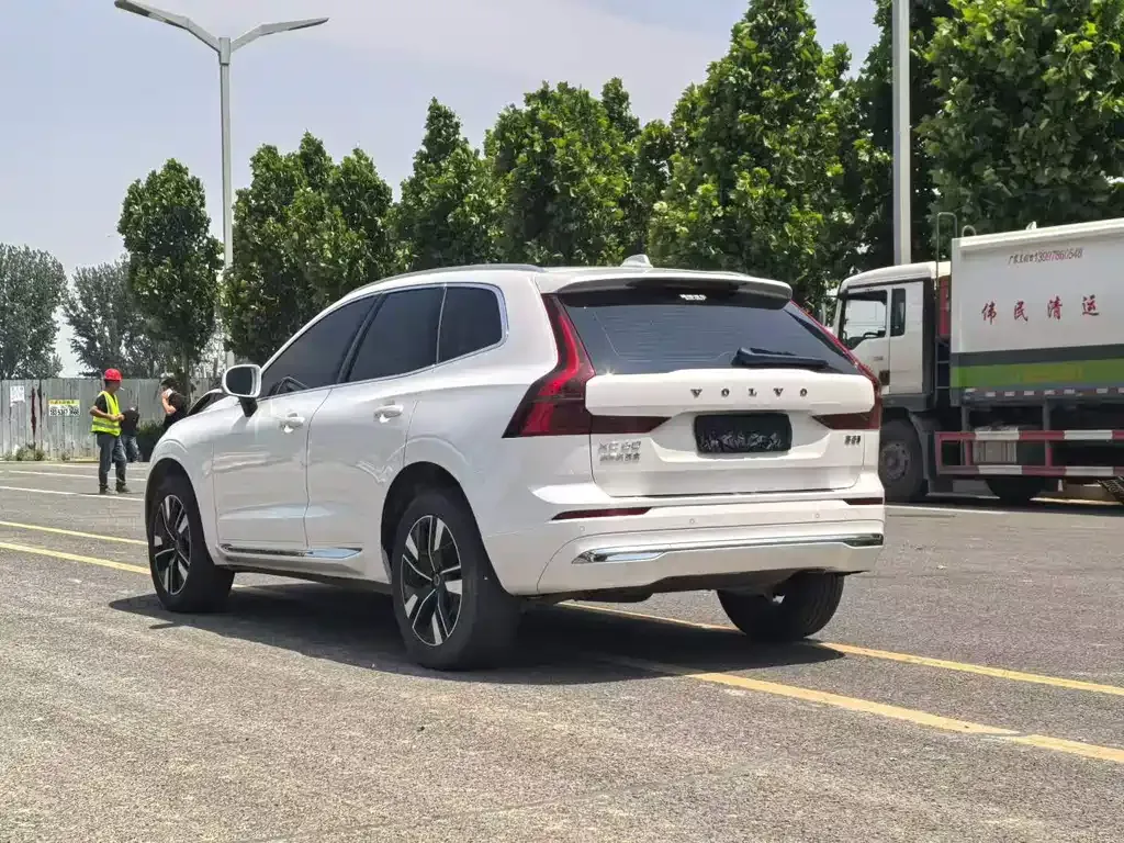 Volvo XC60 — фото 7