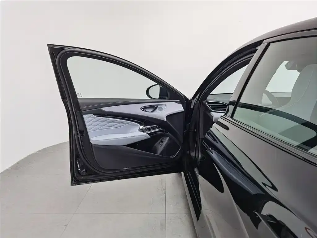BYD Seal — фото 5