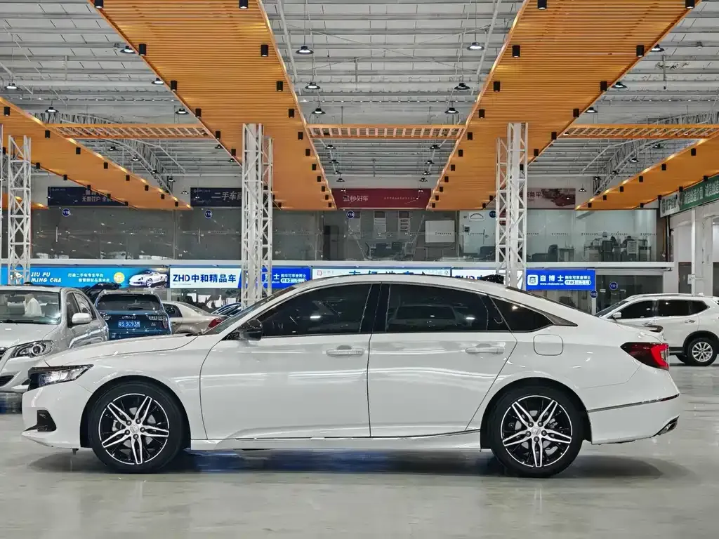 Honda Accord — фото 10
