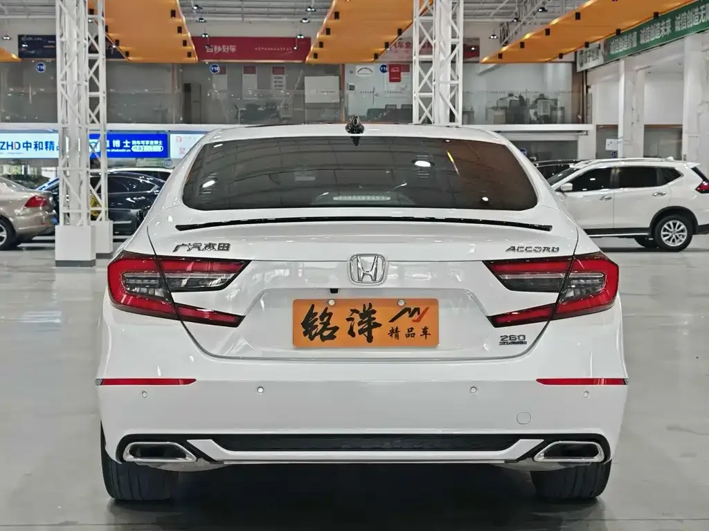 Honda Accord — фото 8