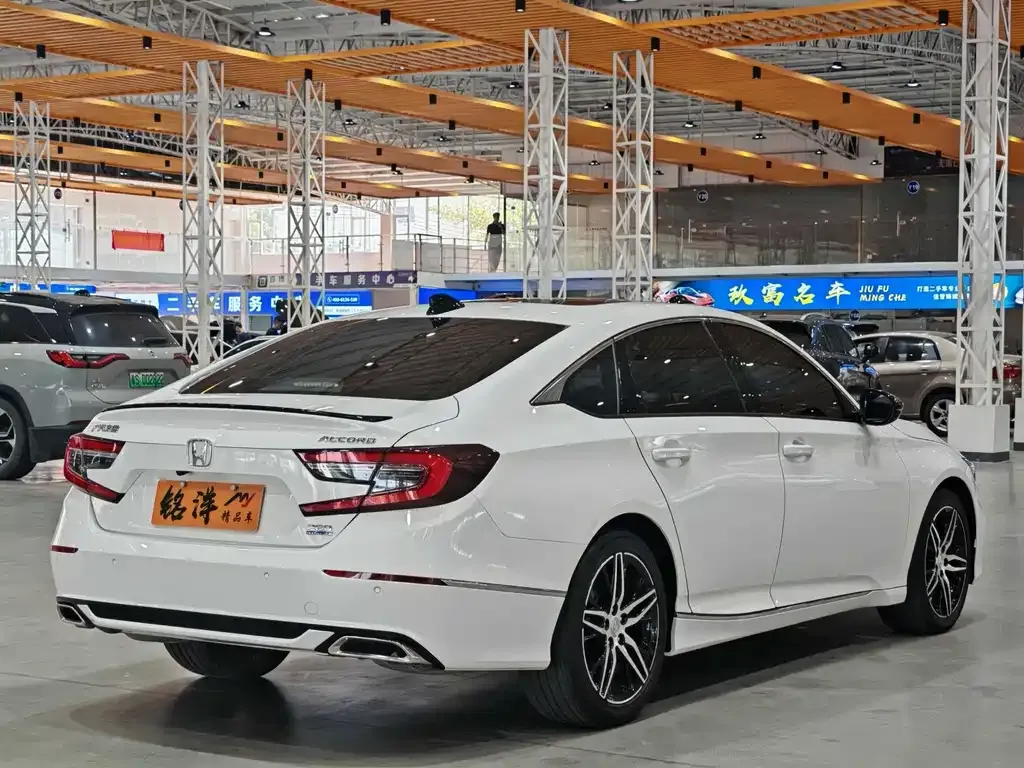 Honda Accord — фото 7