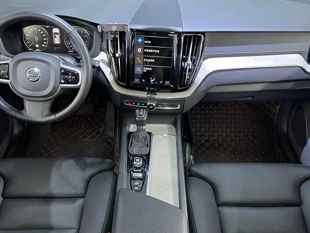 Volvo XC60 — фото 9