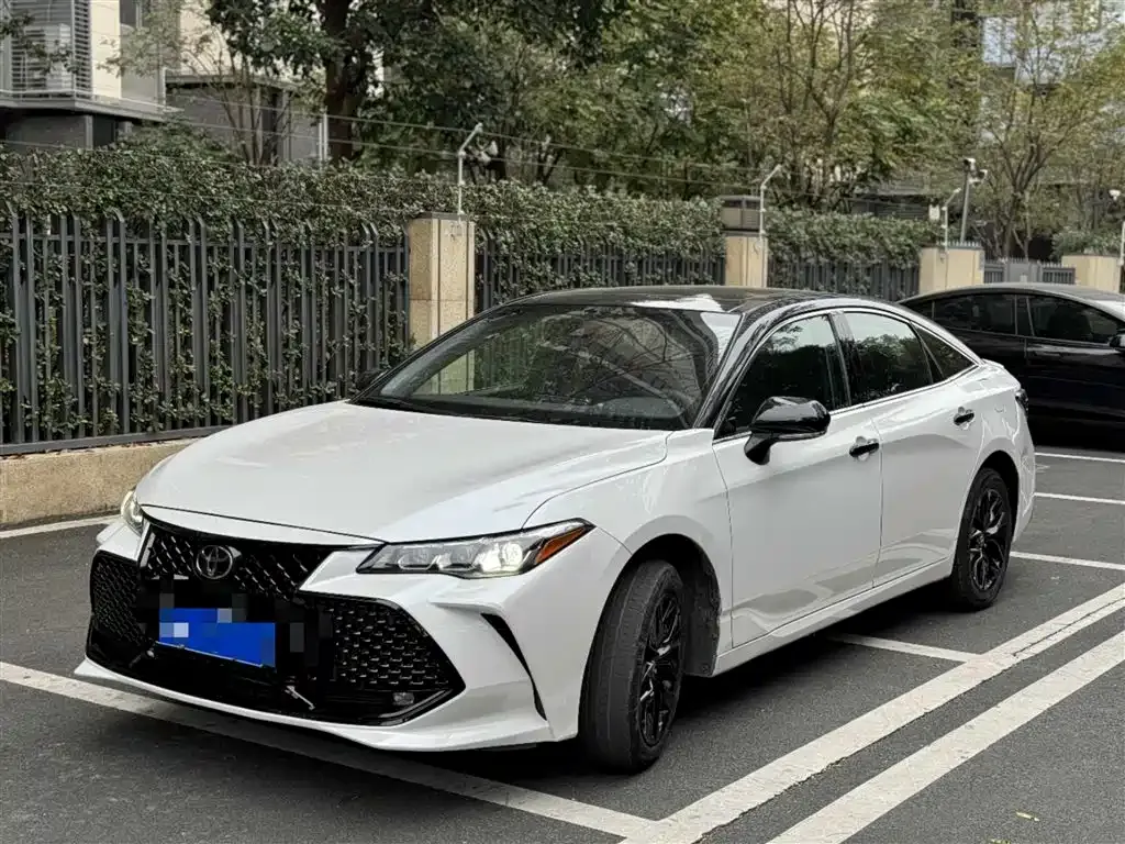 Toyota Avalon — фото 1