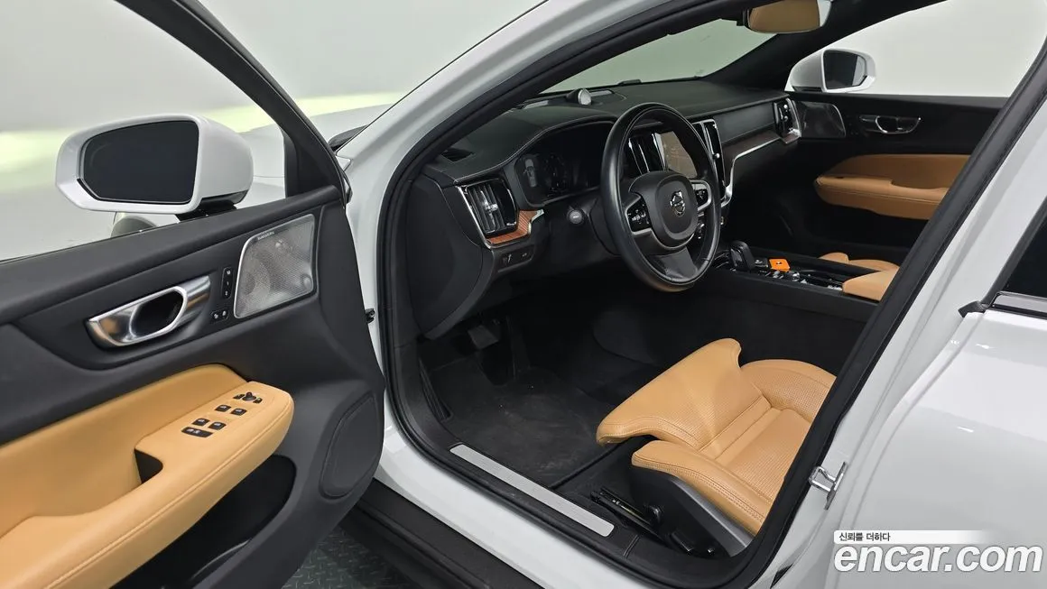 Volvo V60 2021 из KR, фото 2