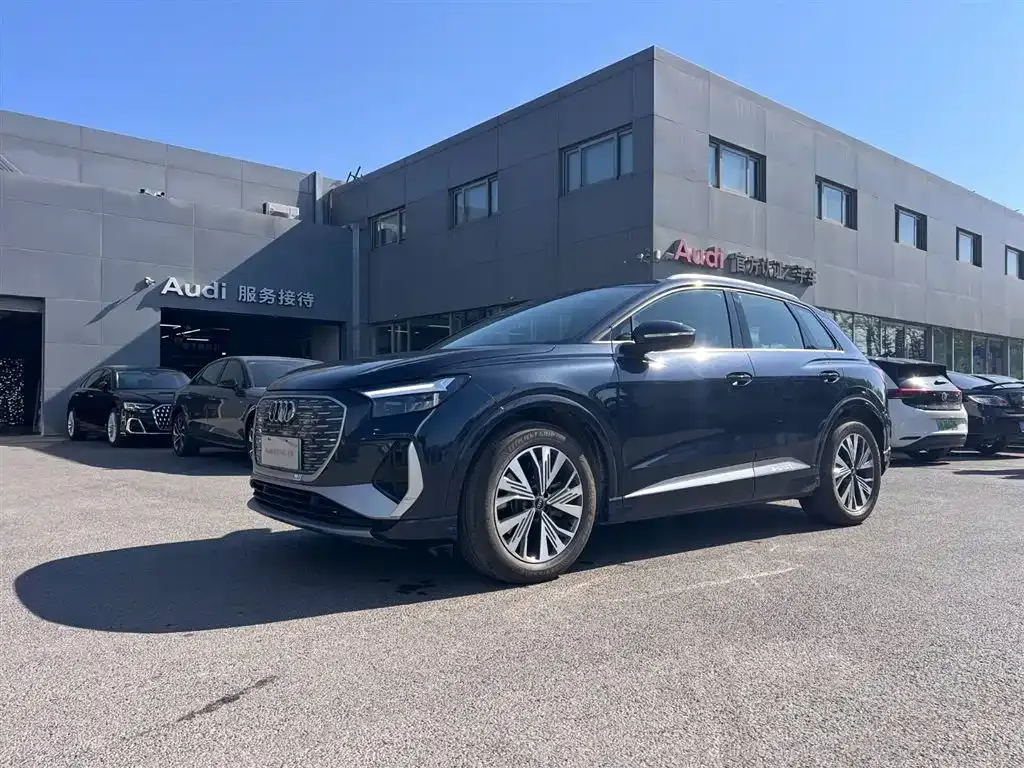 Audi Q4 e-tron — фото 1