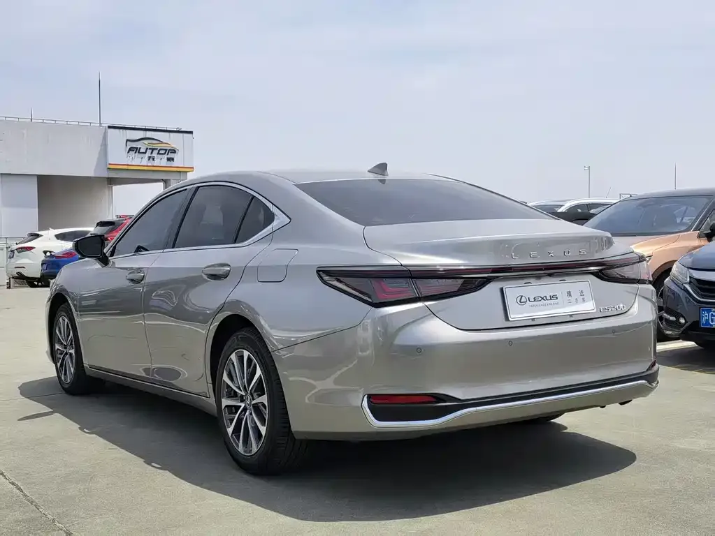 Lexus ES — фото 9