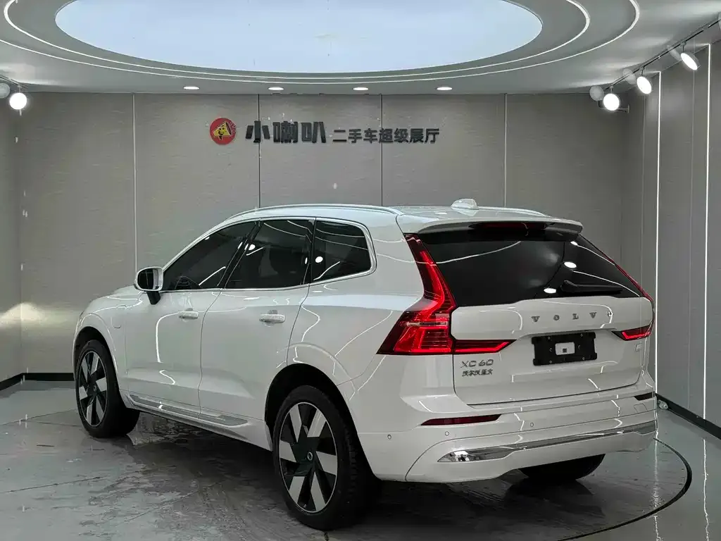 Volvo XC60 PHEV 2024 из CN, фото 3