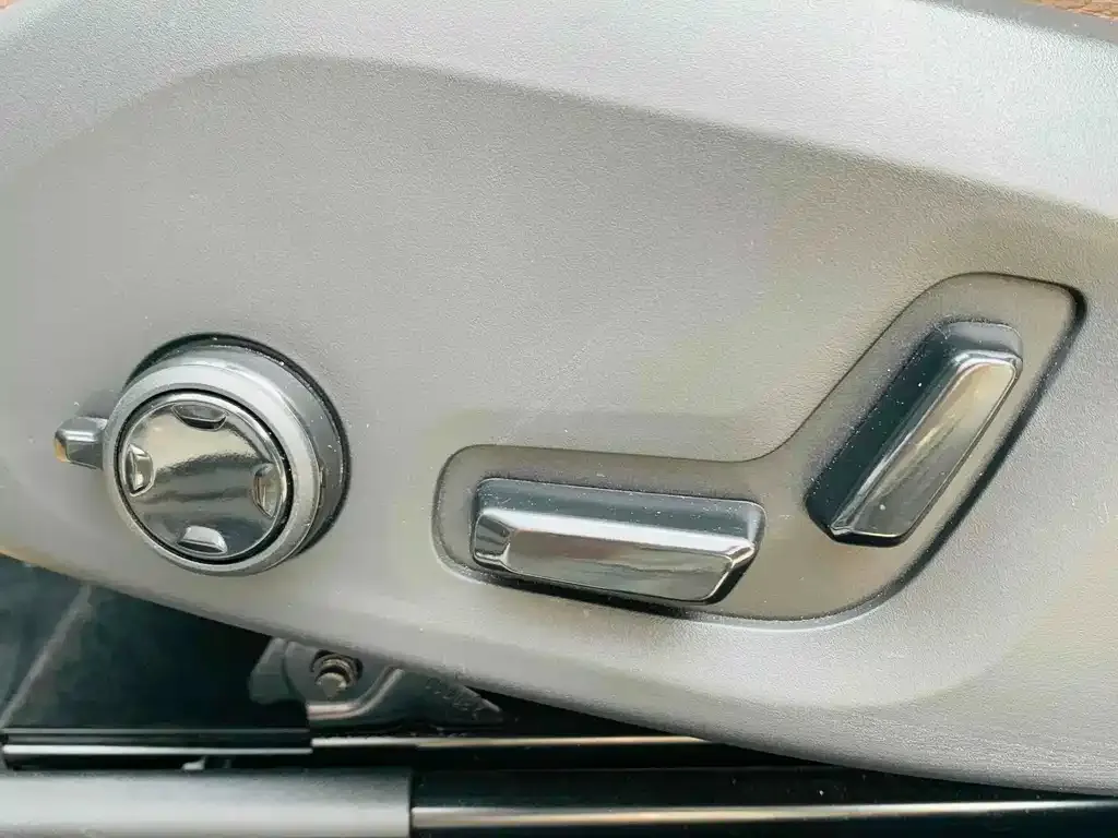Volvo XC60 PHEV 2024 из CN, фото 6