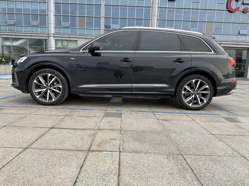 Audi Q7 2023 из CN, фото 7