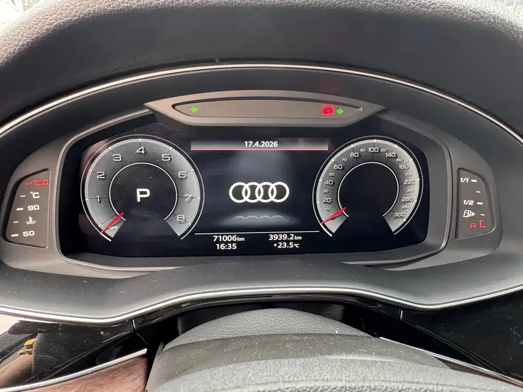 Audi Q7 2023 из CN, фото 2