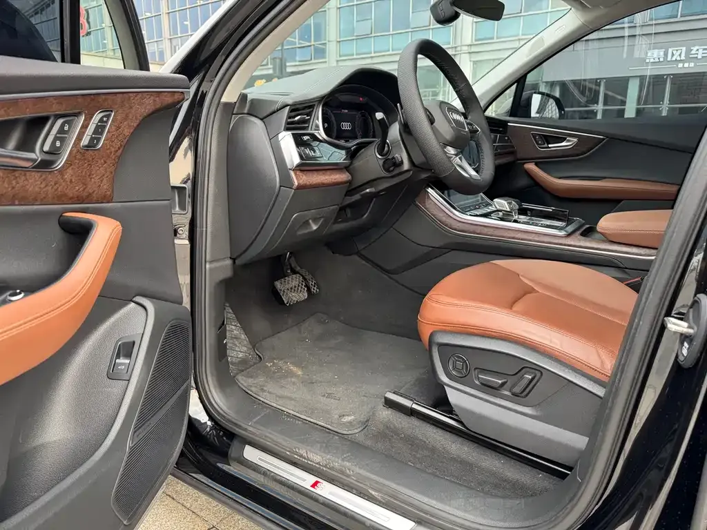 Audi Q7 2023 из CN, фото 6
