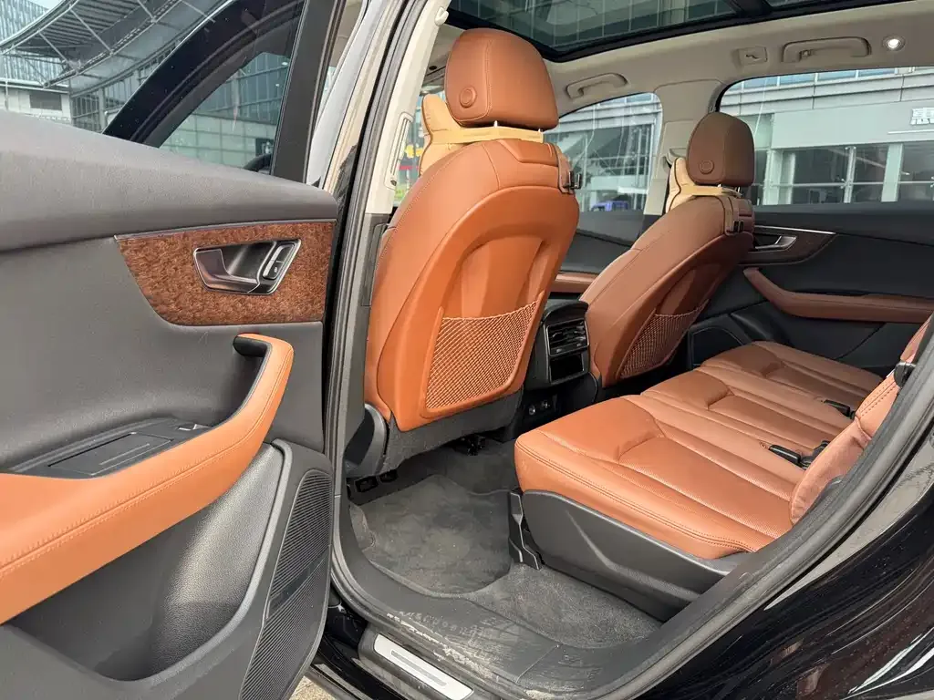 Audi Q7 2023 из CN, фото 3