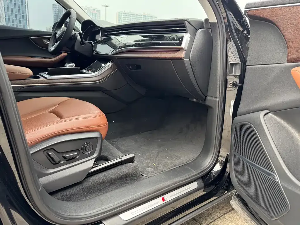 Audi Q7 2023 из CN, фото 4