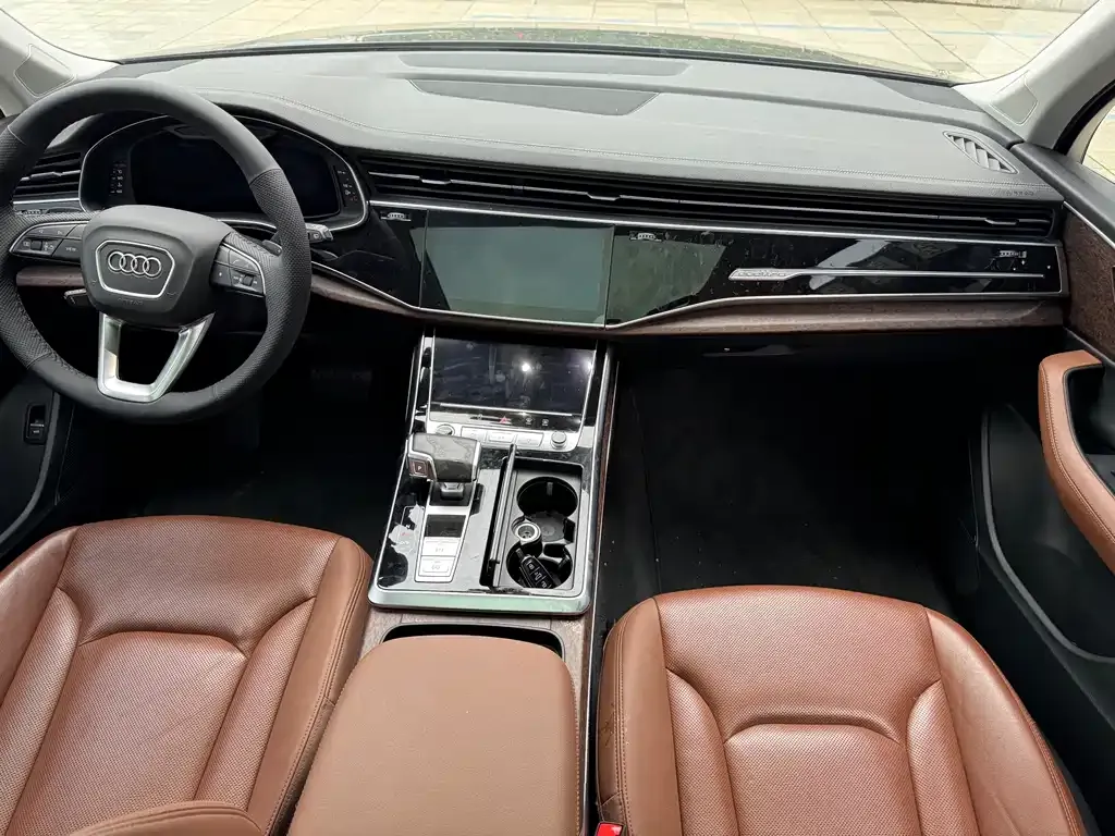 Audi Q7 2023 из CN, фото 5