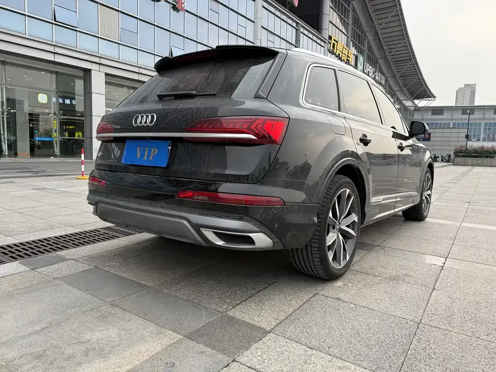 Audi Q7 2023 из CN, фото 8