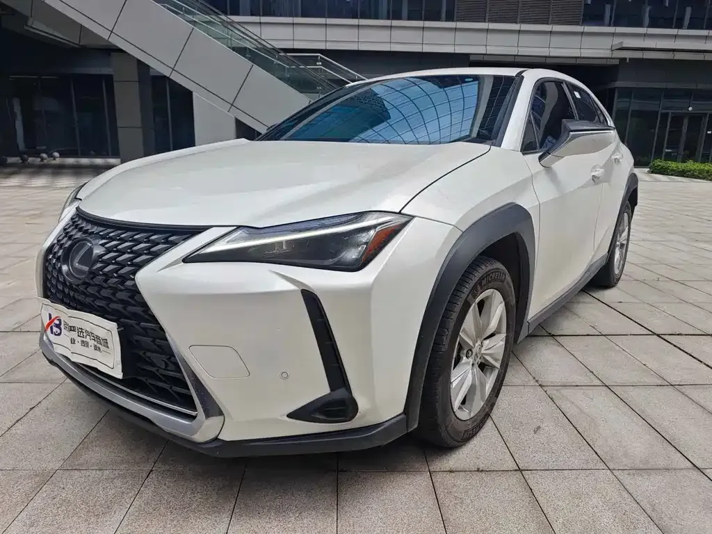 Lexus UX — фото 1