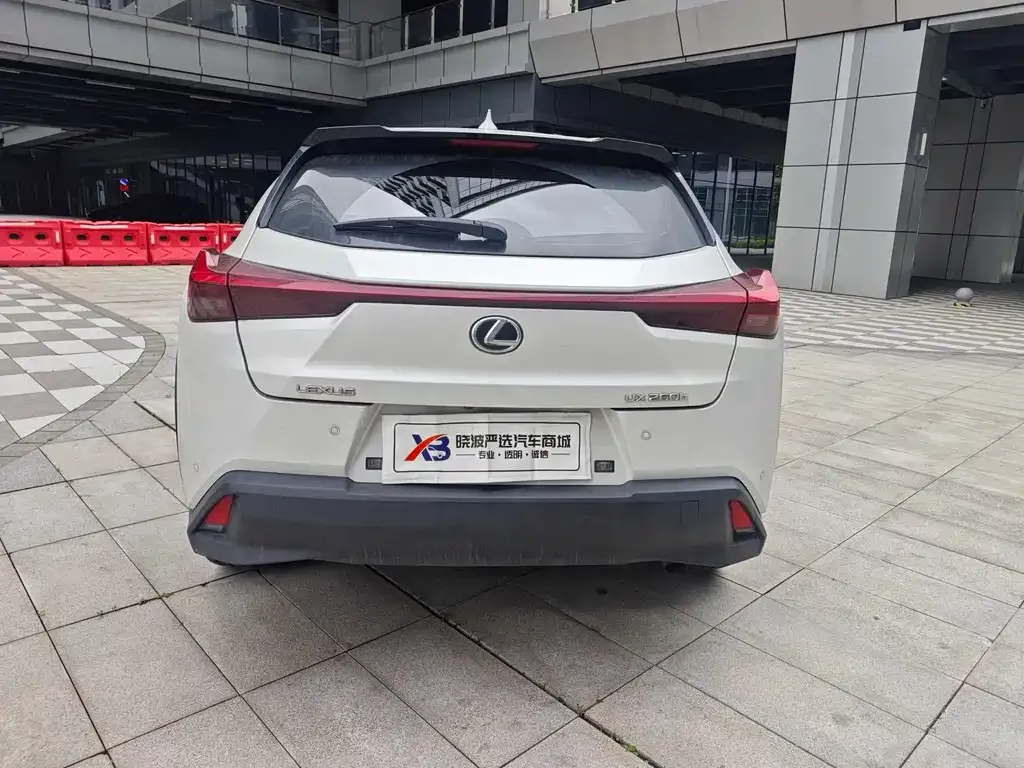 Lexus UX — фото 10