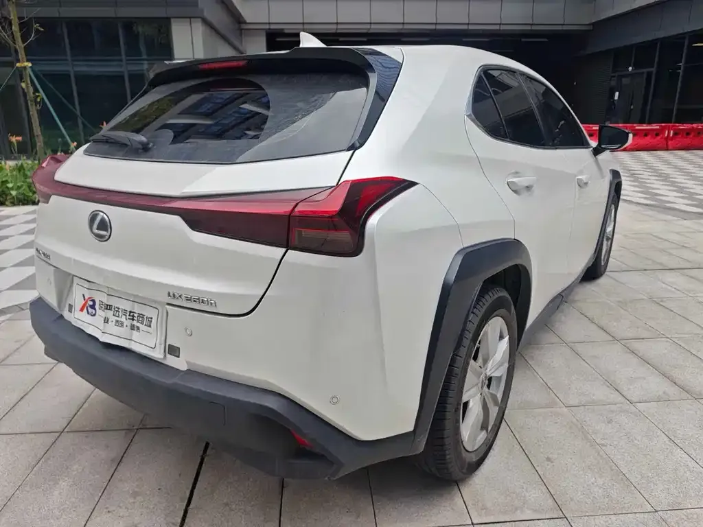 Lexus UX — фото 6