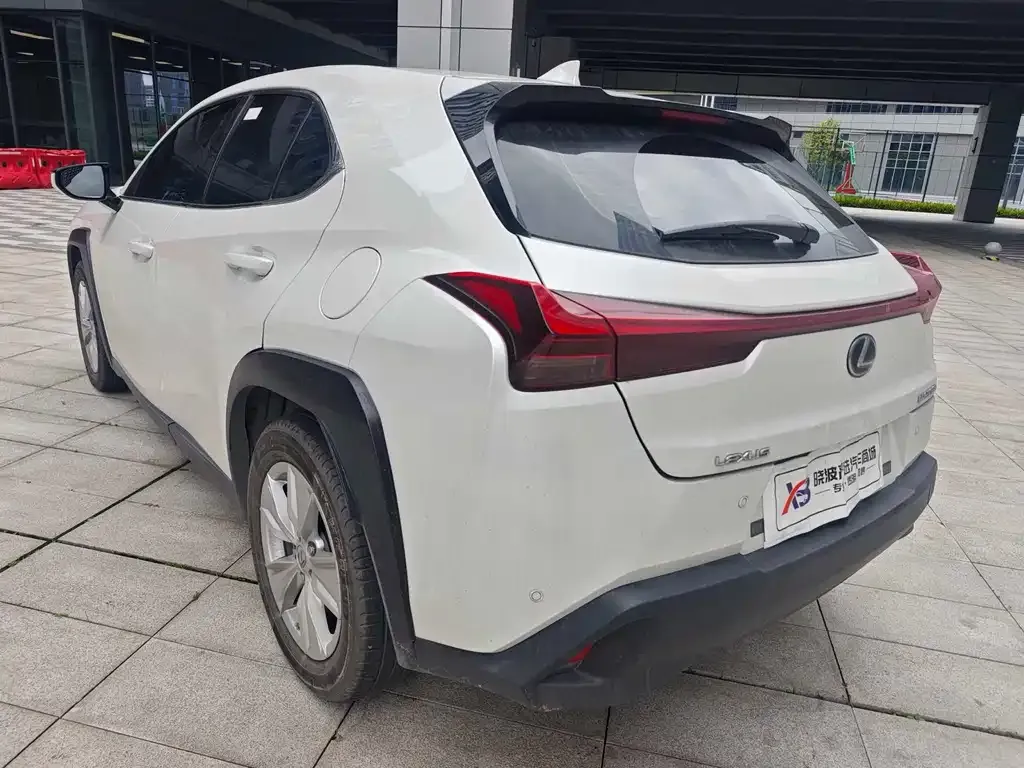Lexus UX — фото 4