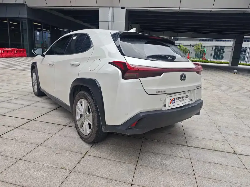 Lexus UX — фото 7