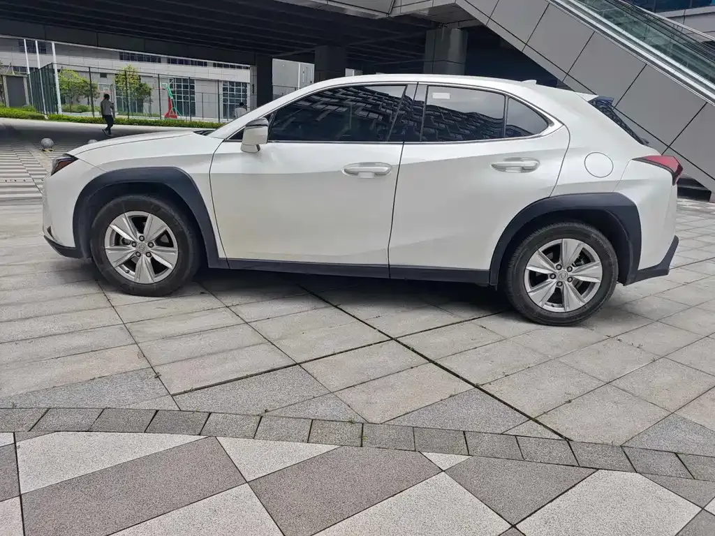 Lexus UX — фото 8