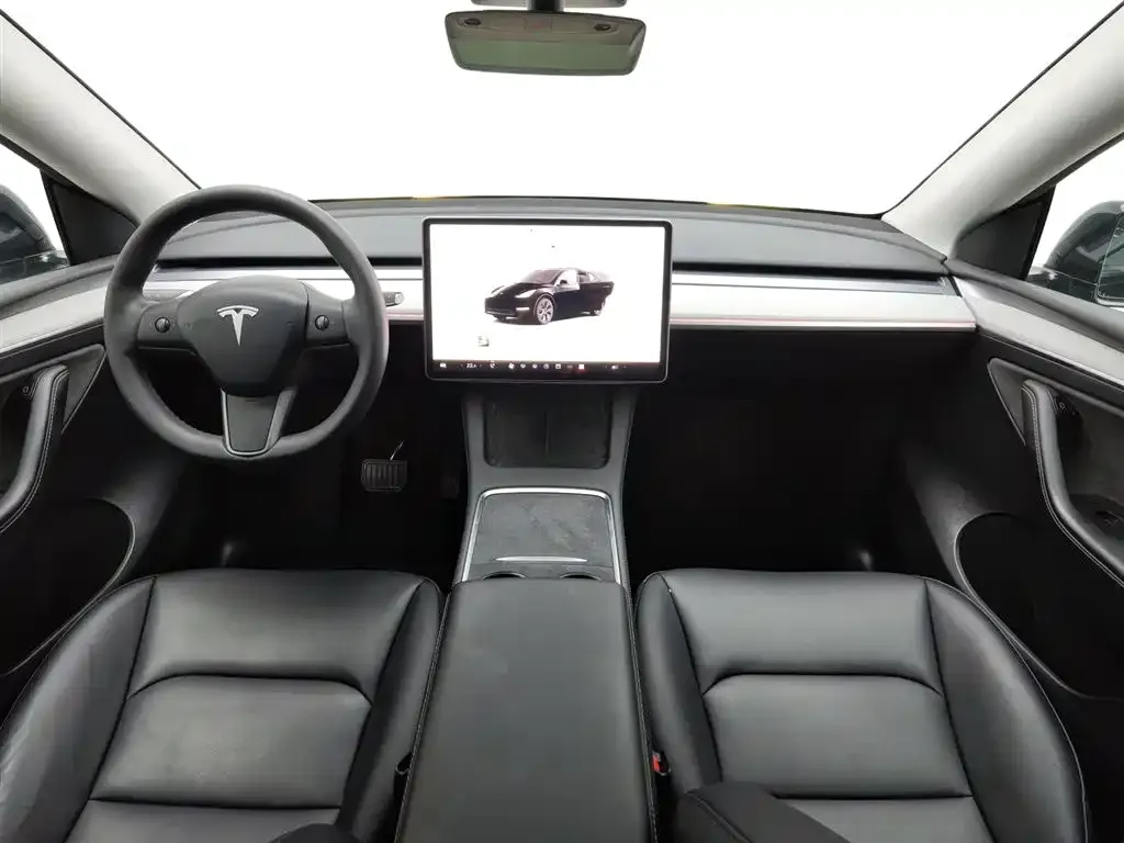 Tesla Model Y — фото 6