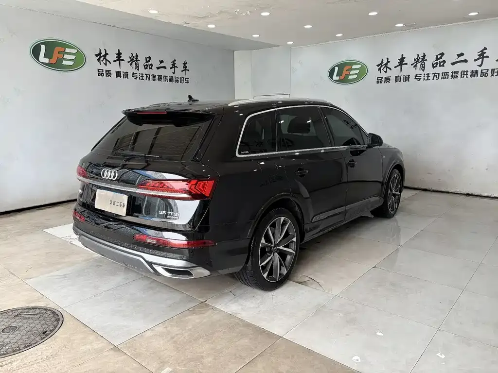 Audi Q7 — фото 10