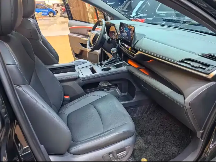 Toyota Sienna — фото 4