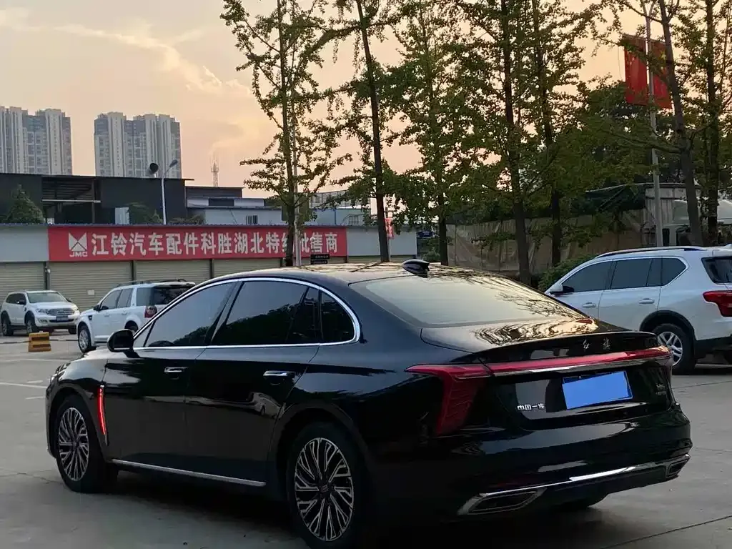 Hongqi H5 — фото 7