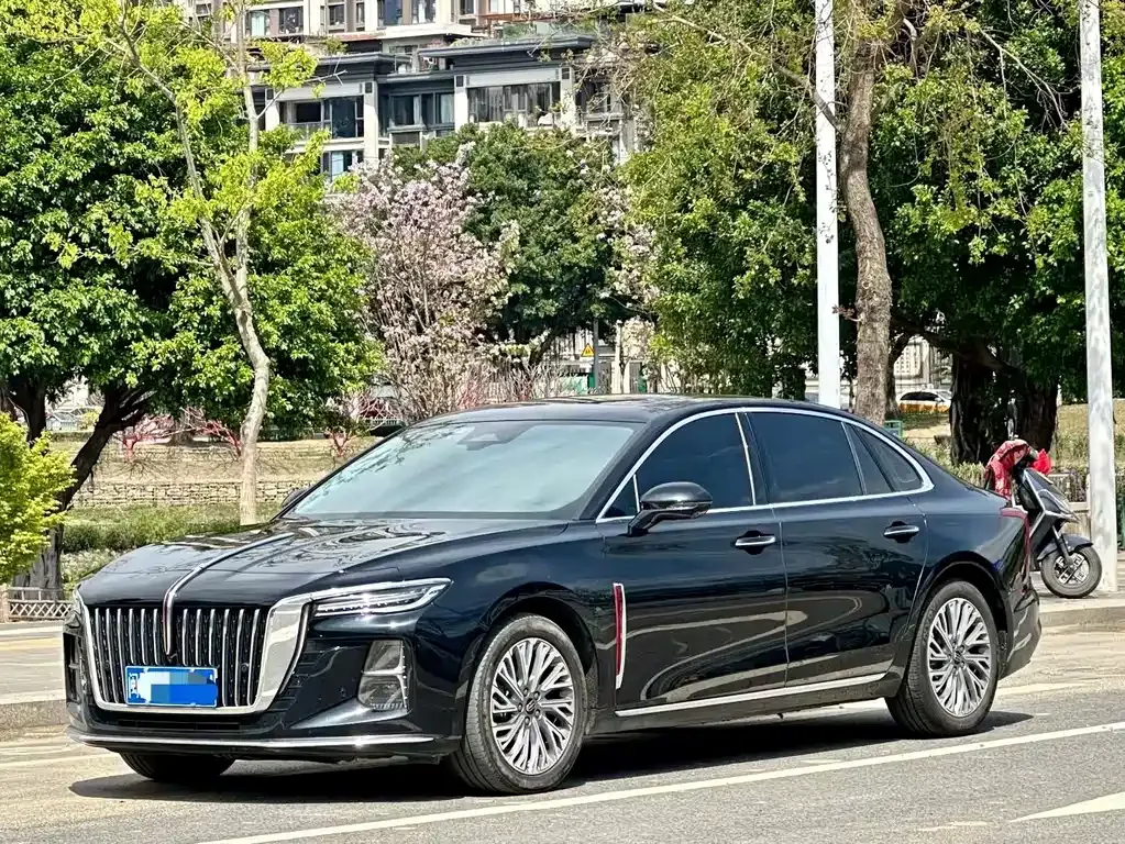 Hongqi H5 — фото 1