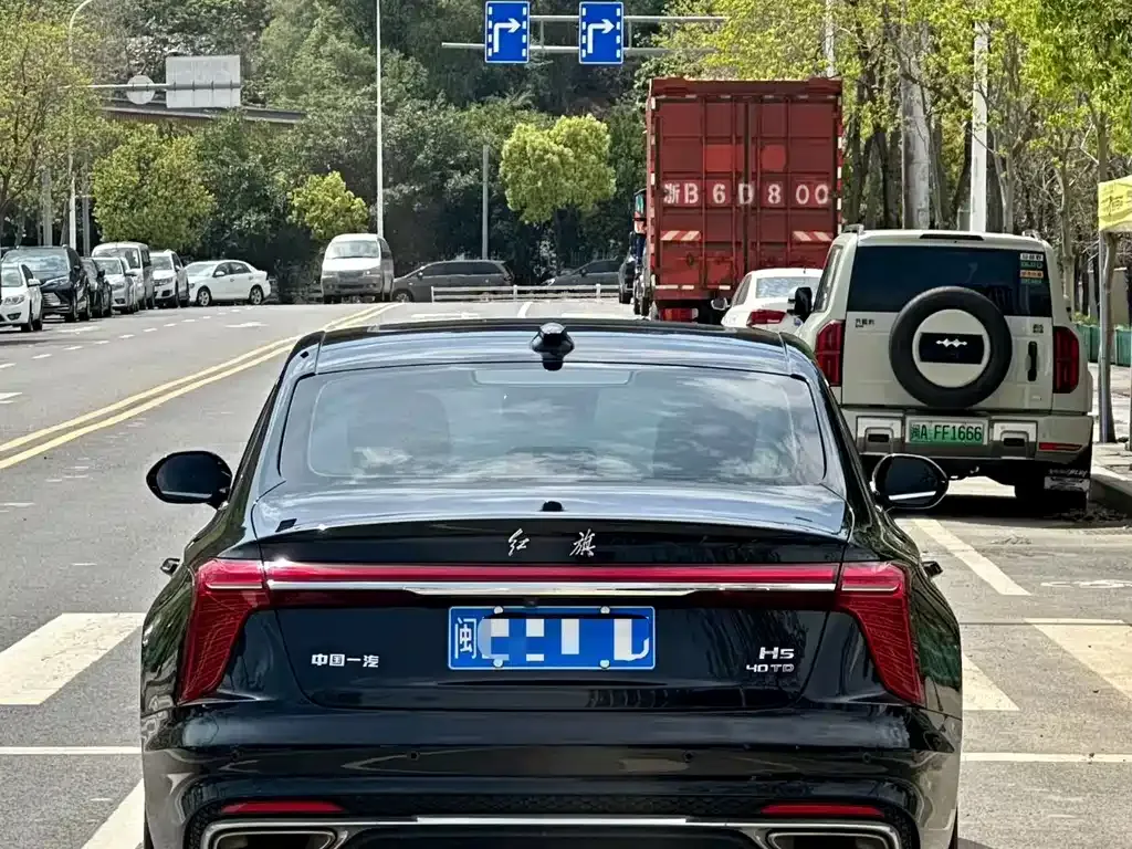 Hongqi H5 — фото 4