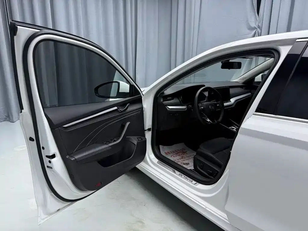 Skoda Octavia — фото 6