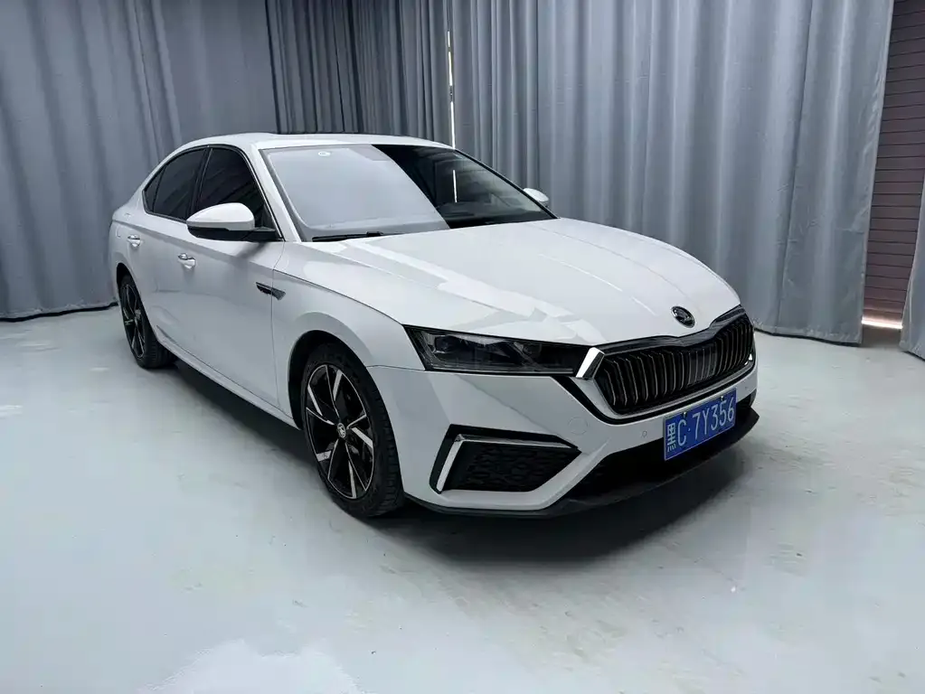 Skoda Octavia — фото 4