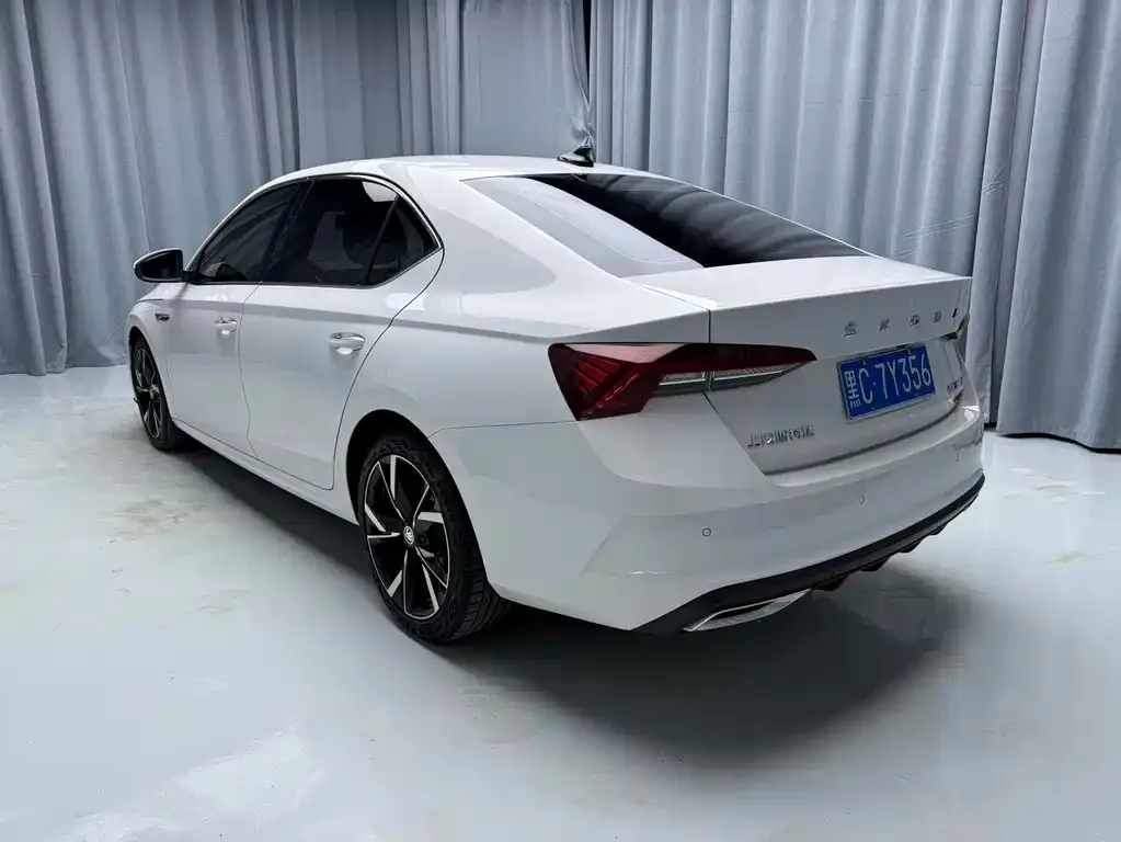 Skoda Octavia — фото 2