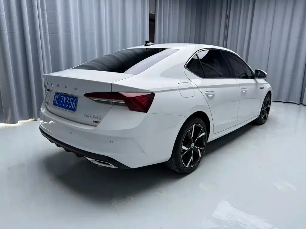 Skoda Octavia — фото 3