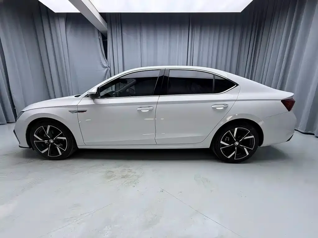 Skoda Octavia — фото 9