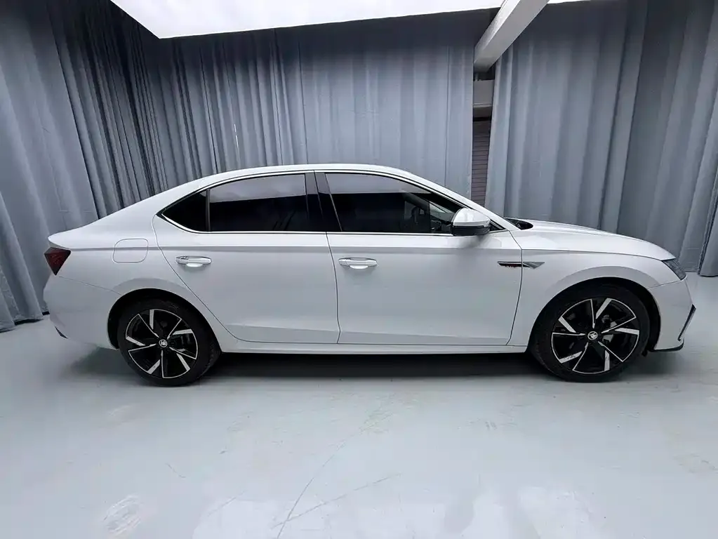Skoda Octavia — фото 10