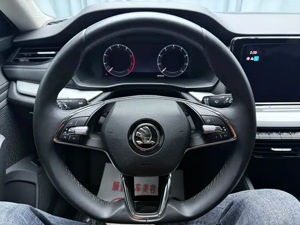 Skoda Octavia — фото 7