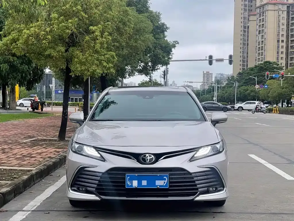 Toyota Camry — фото 5