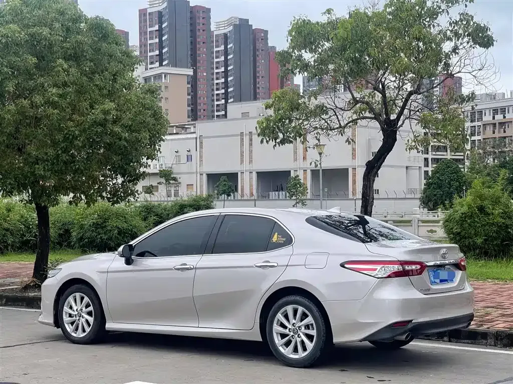 Toyota Camry — фото 6