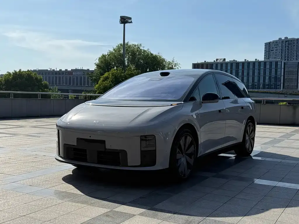 Li Auto i8